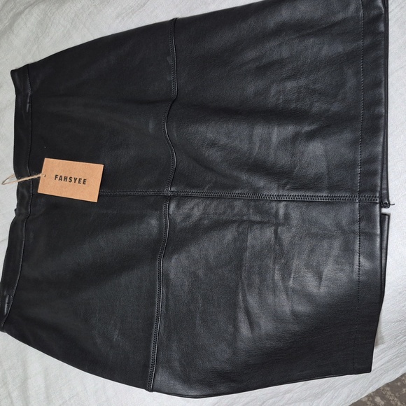 Fahsyee Faux Leather Skirt (M) - Picture 8 of 11